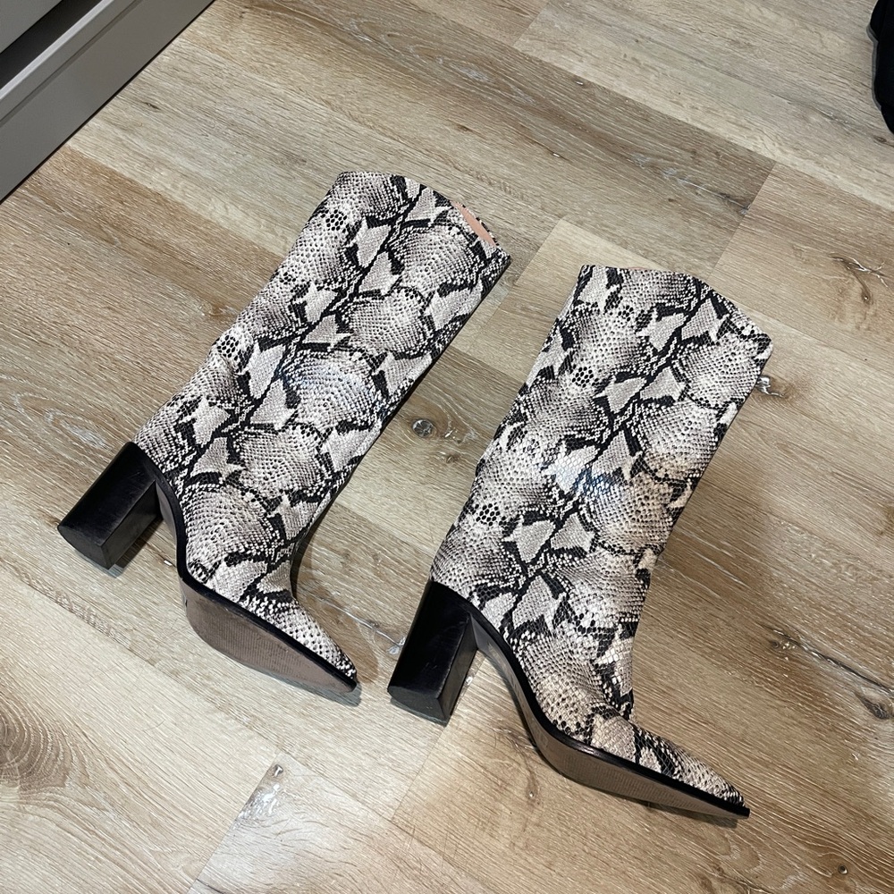 Schutz boots